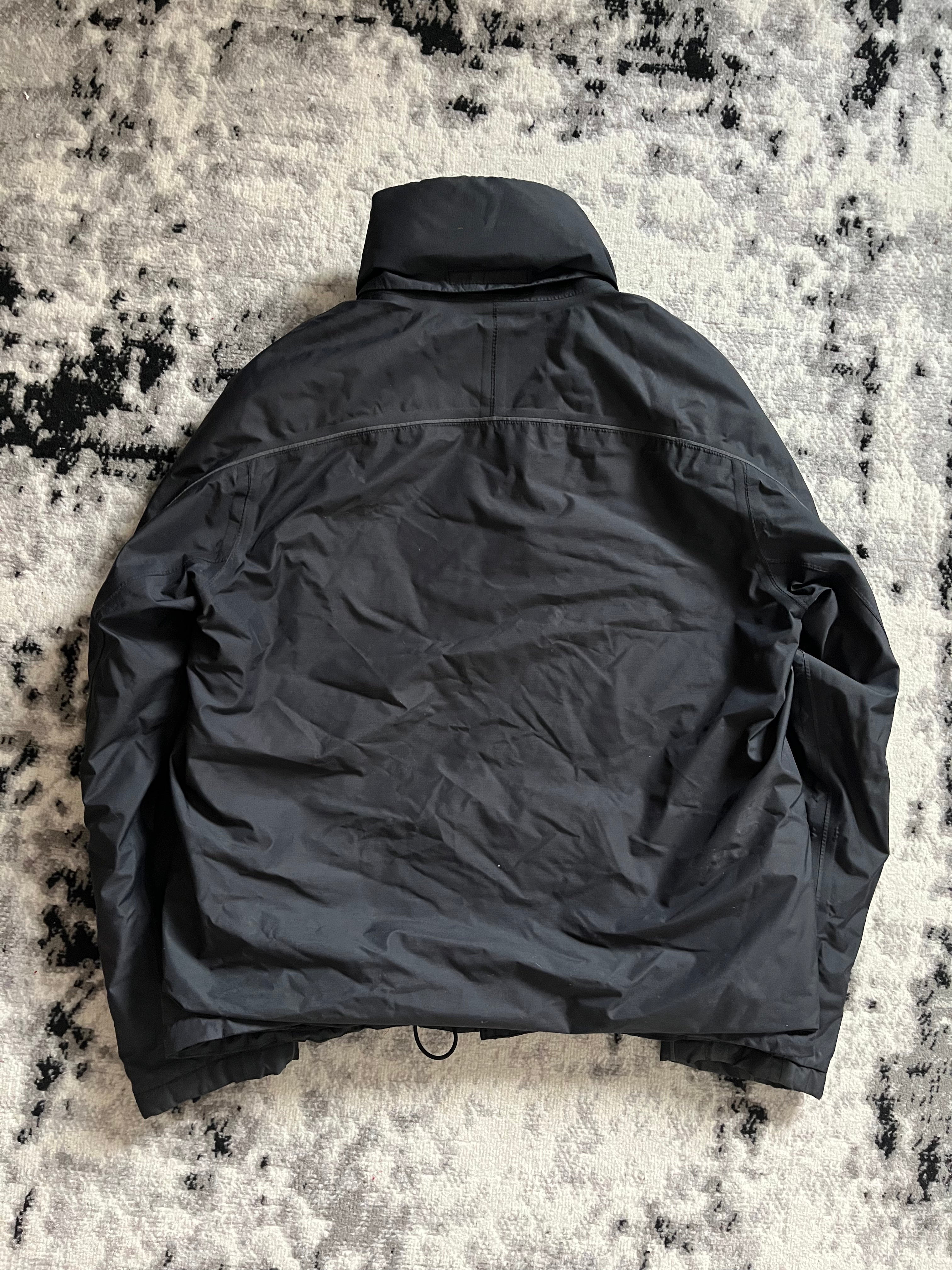 プラダ ブラック ウィンター ナイロン ジャケット (L)