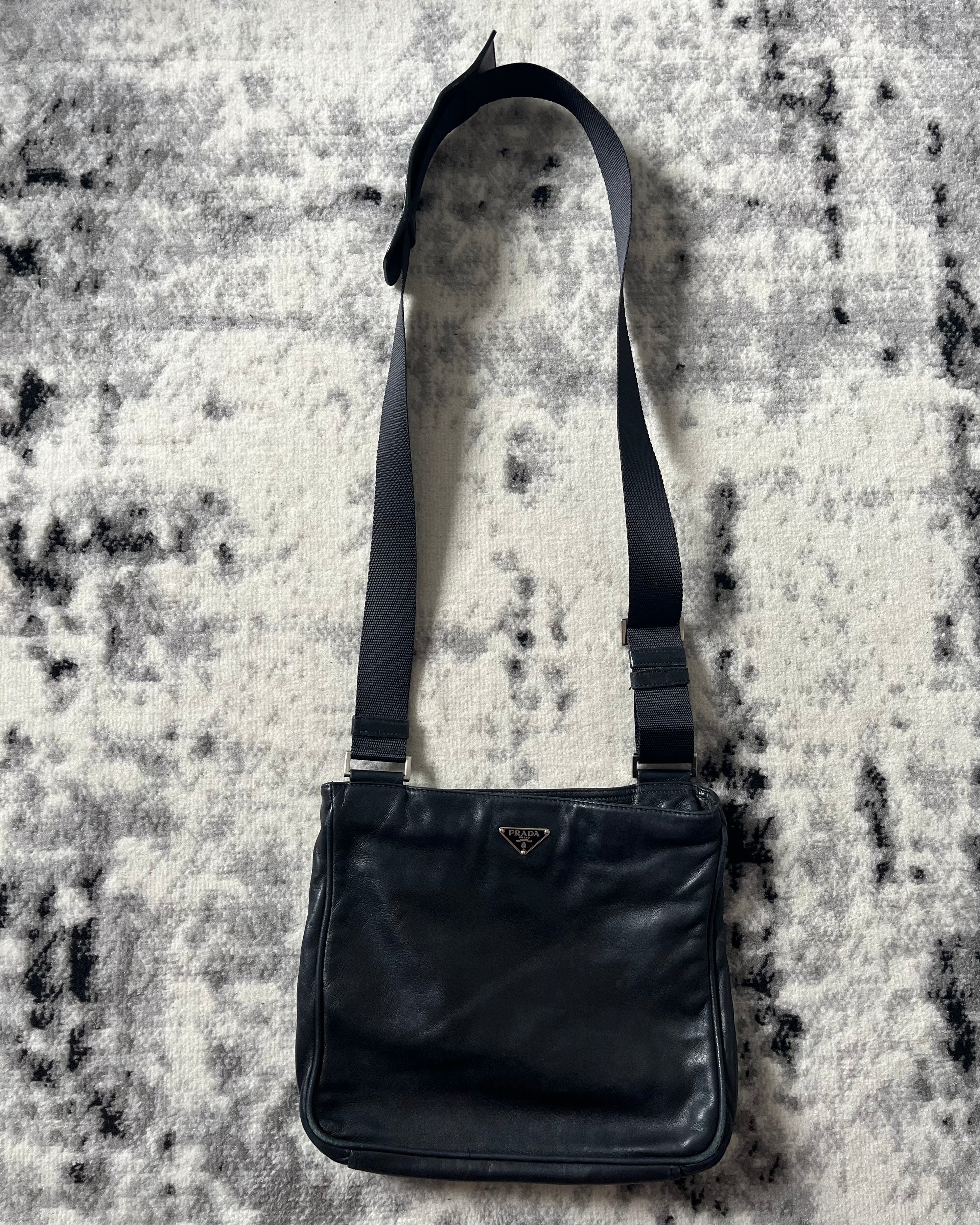 プラダ レザー ダーク ショルダー バッグ