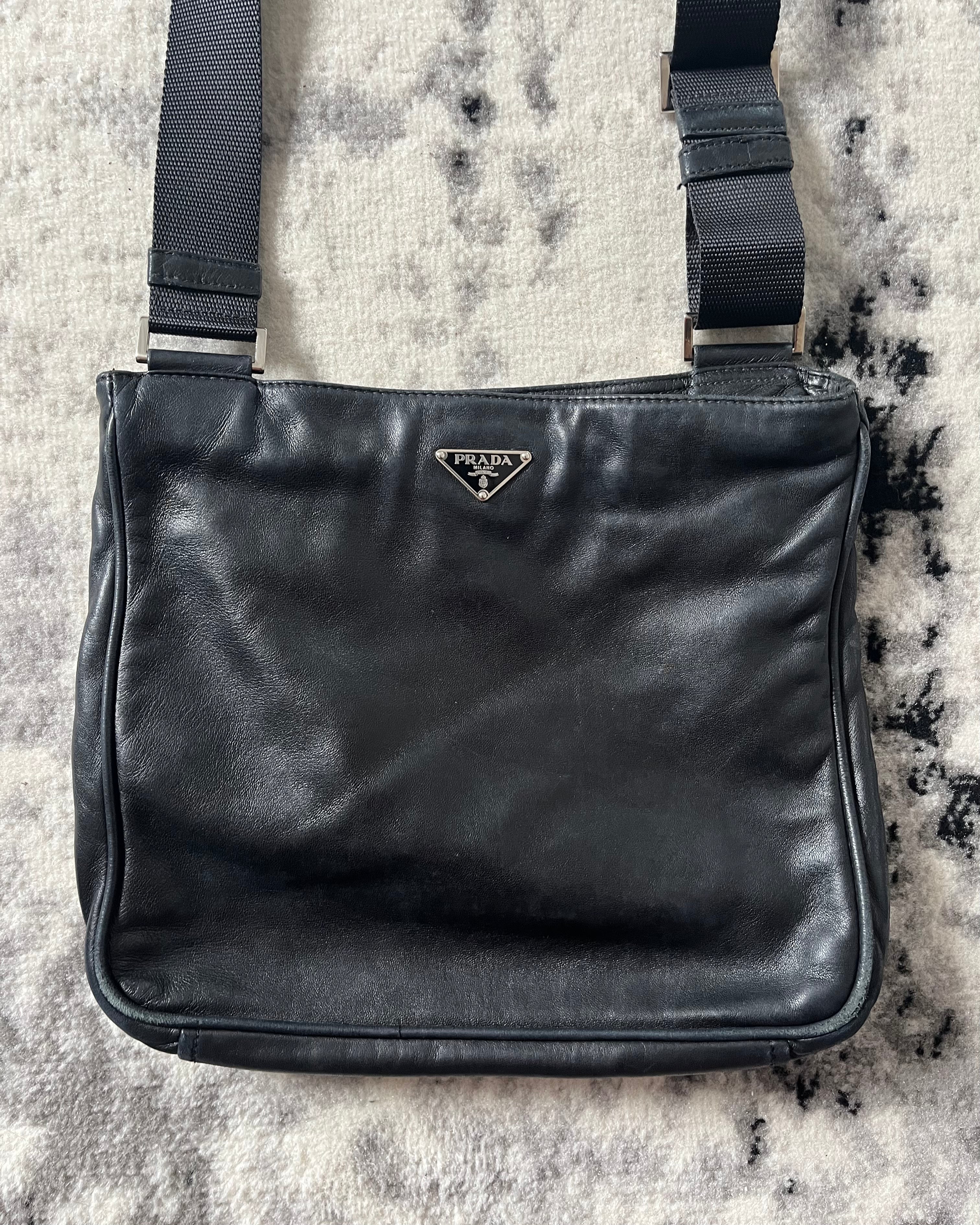 プラダ レザー ダーク ショルダー バッグ