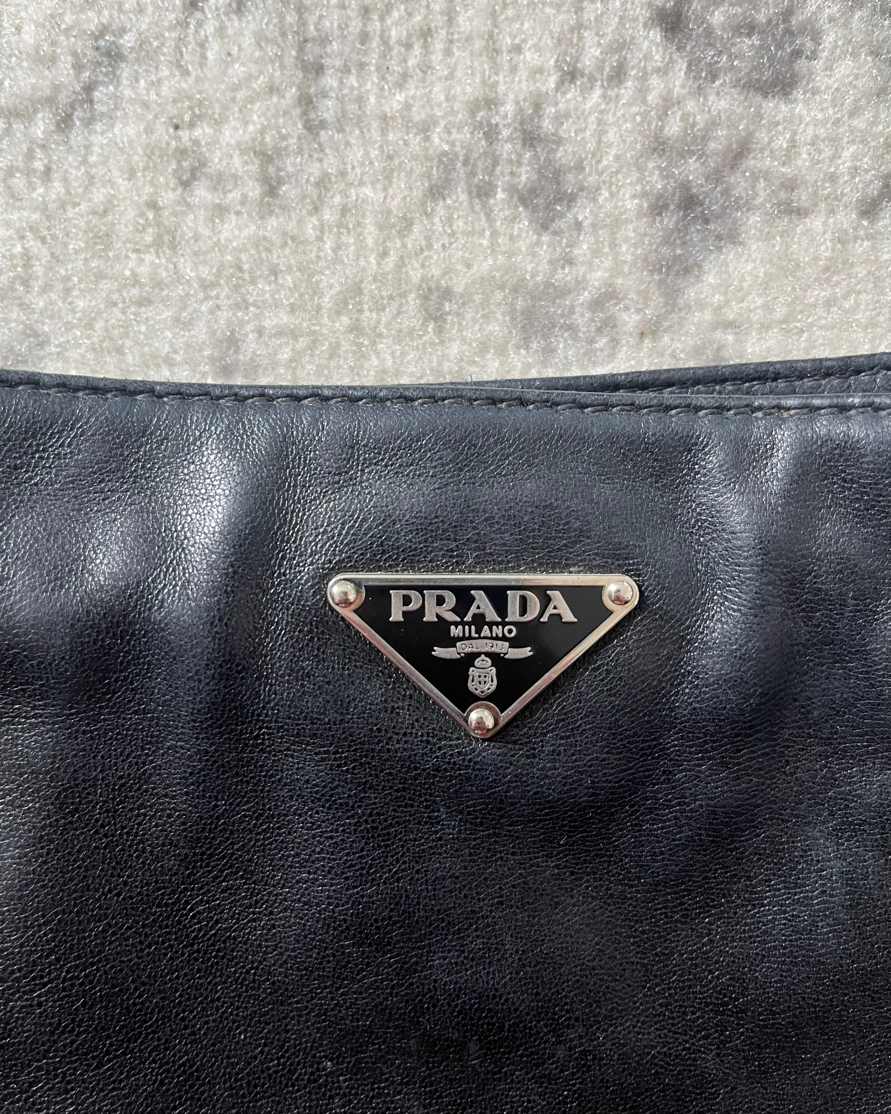 プラダ レザー ダーク ショルダー バッグ