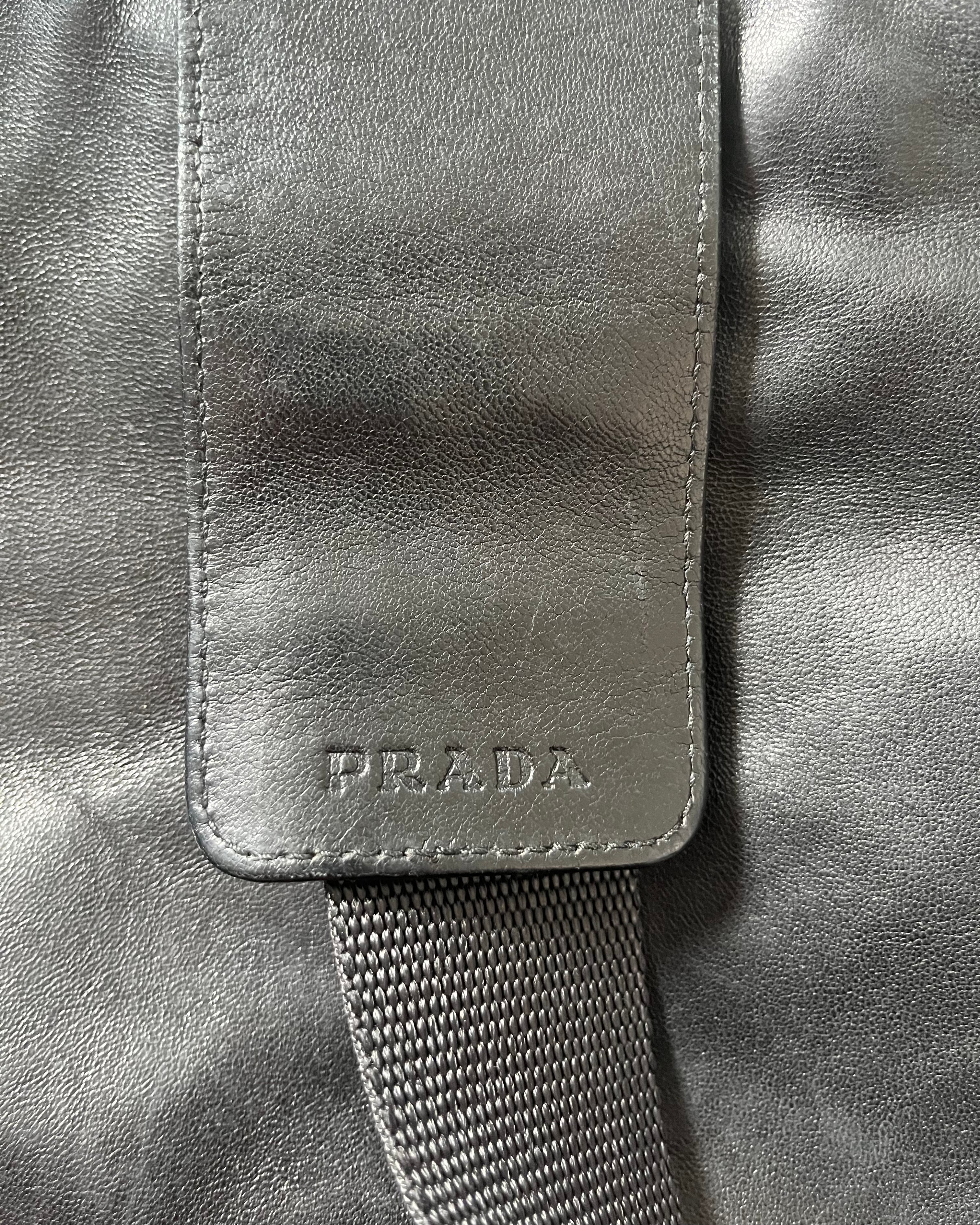 プラダ レザー ダーク ショルダー バッグ