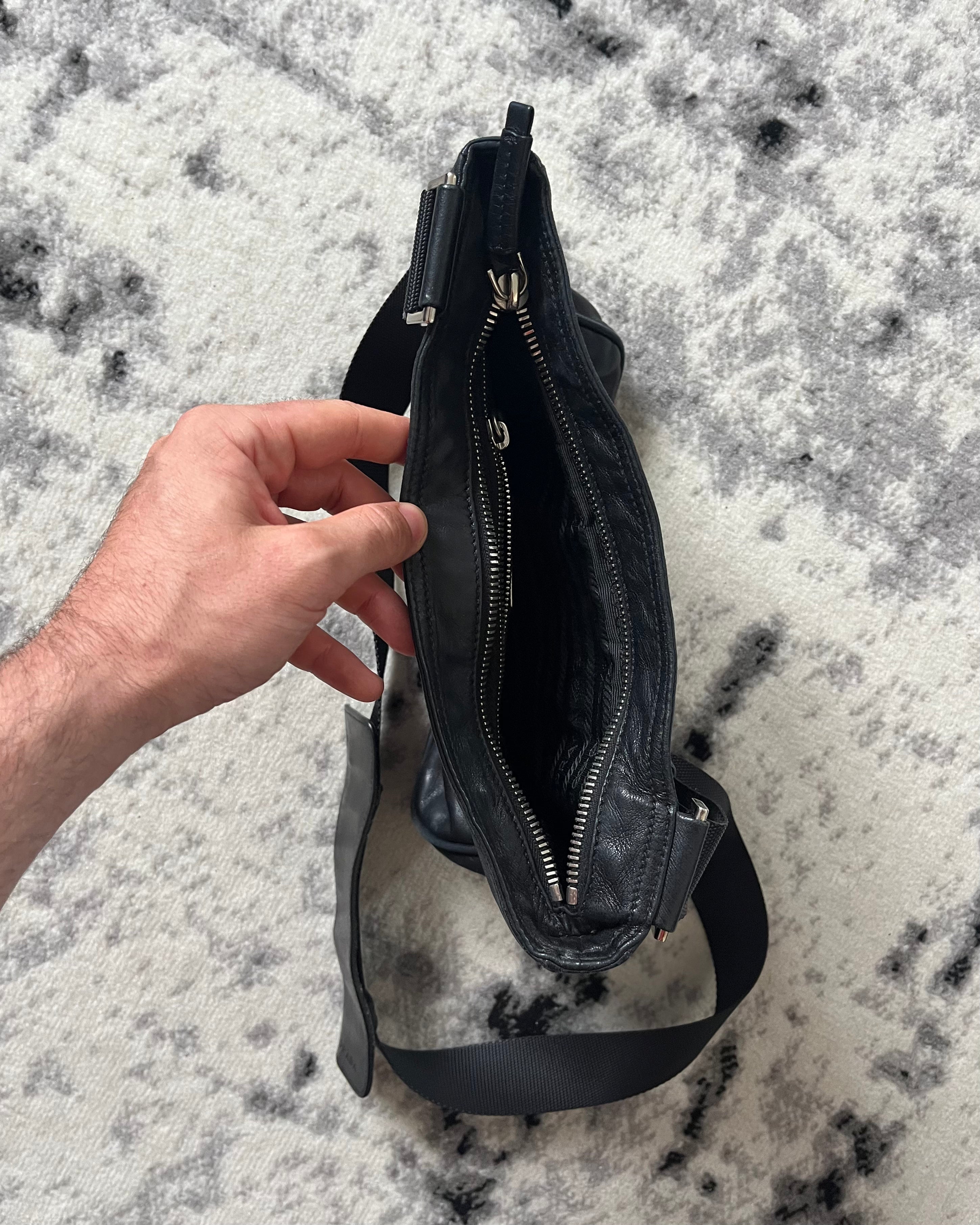 プラダ レザー ダーク ショルダー バッグ