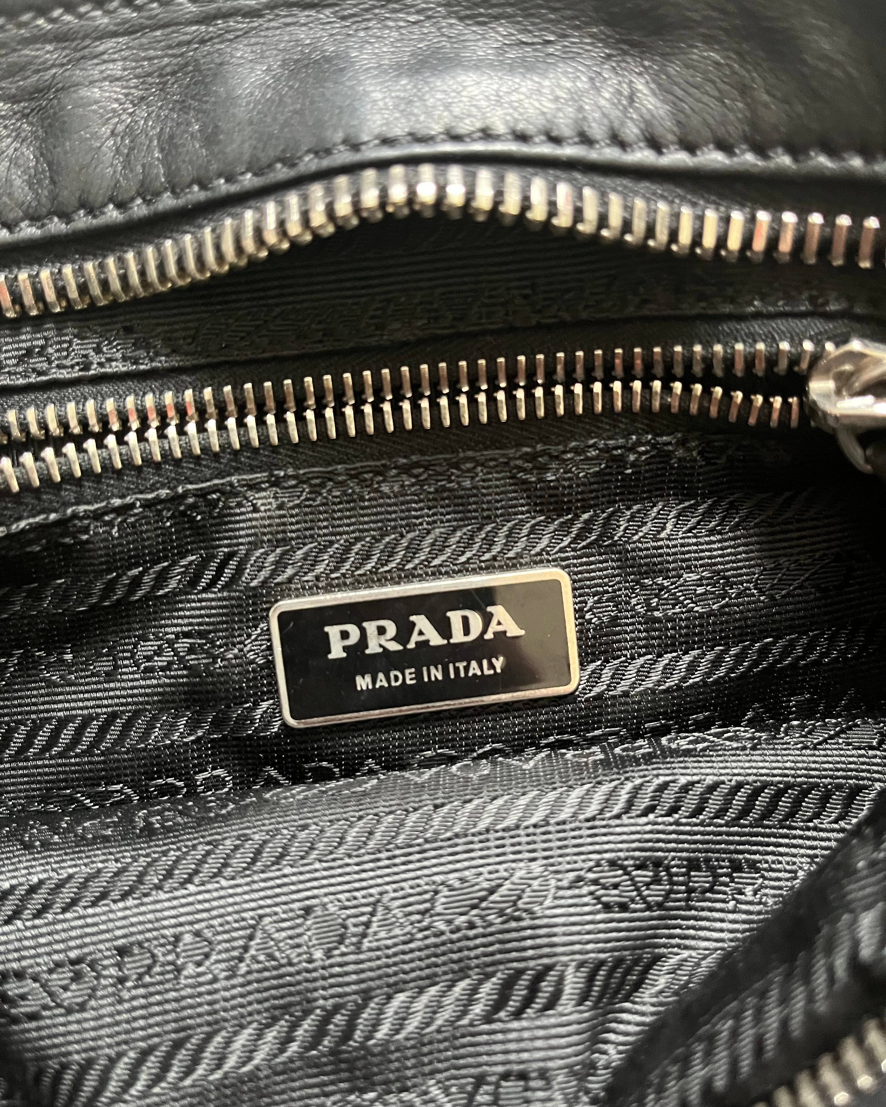 プラダ レザー ダーク ショルダー バッグ