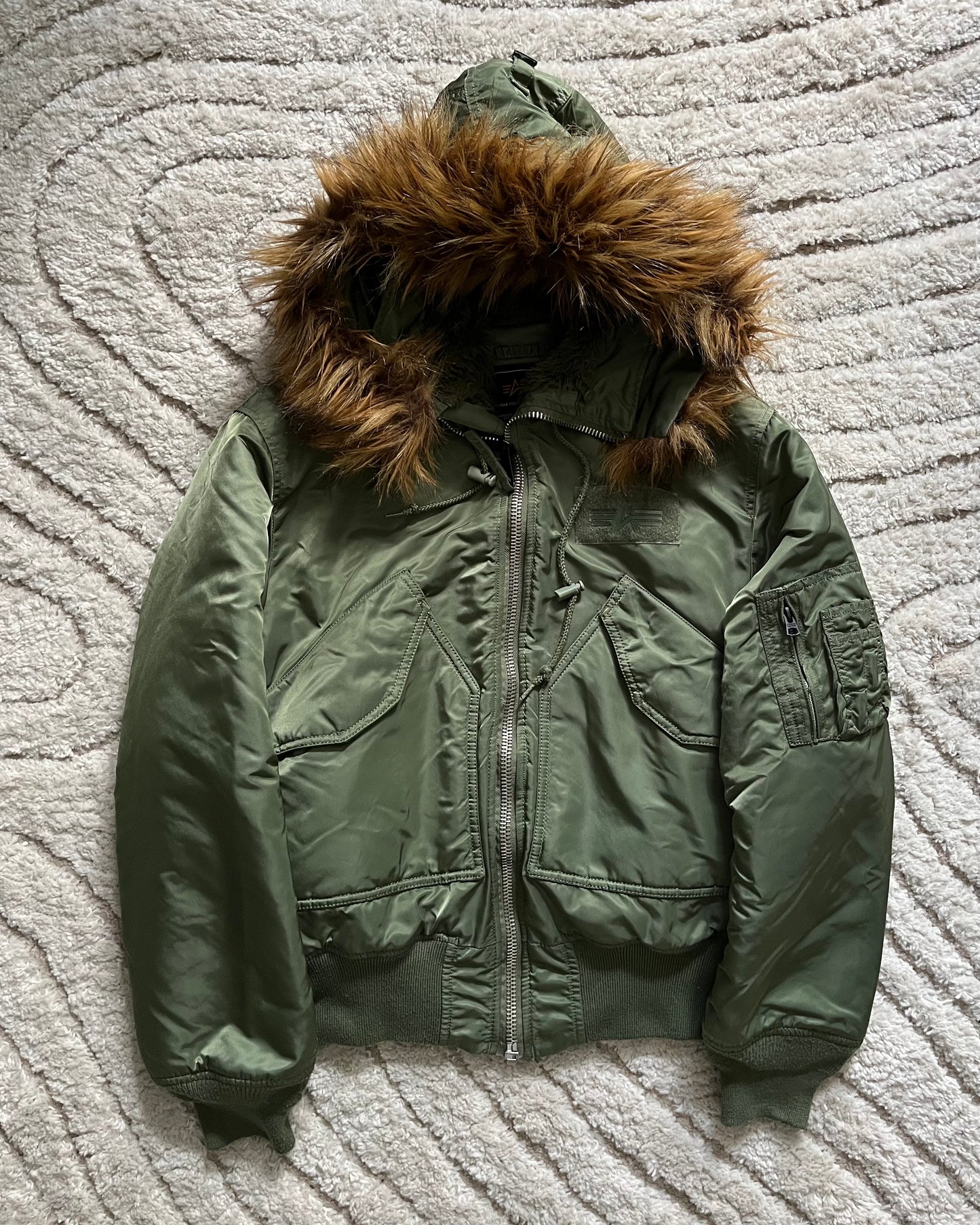 Alpha Industries (S) 的 Avirex 轰炸机