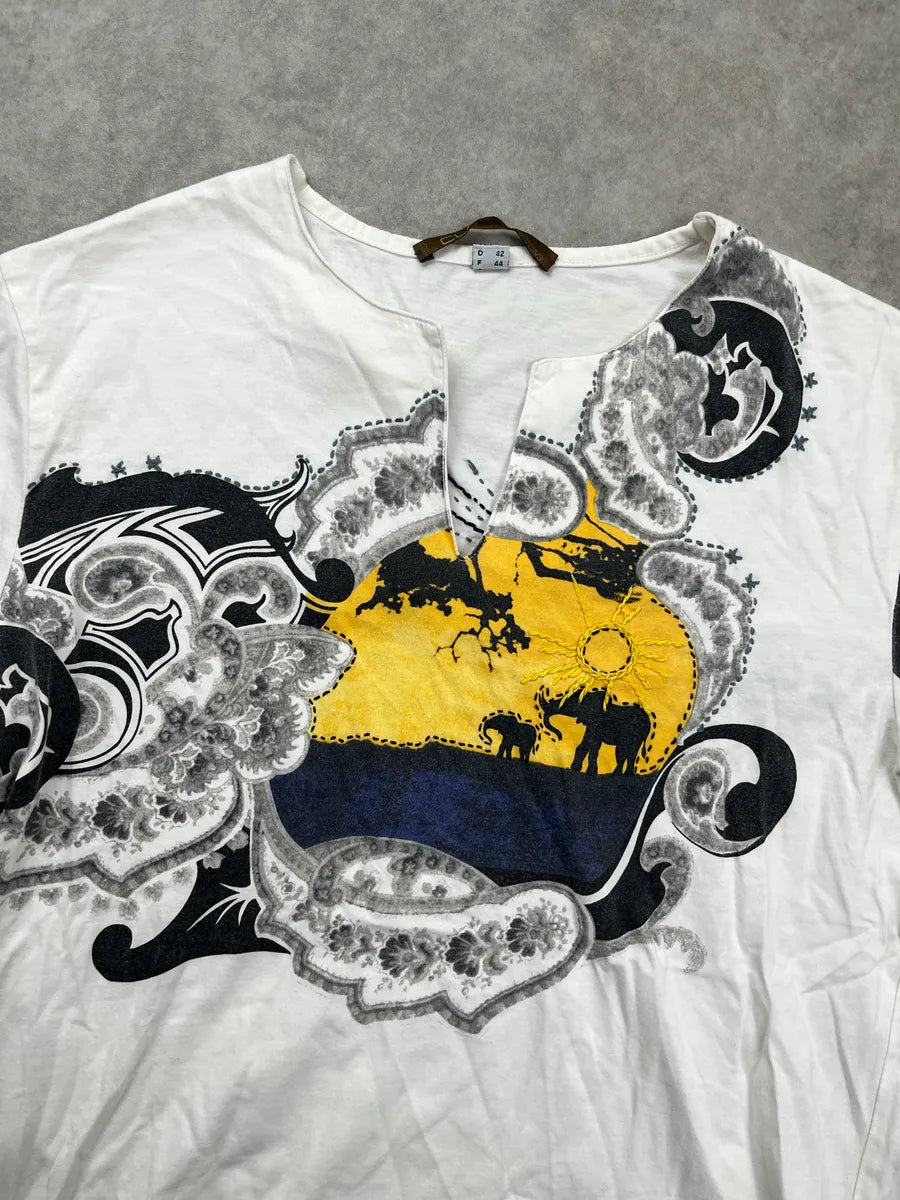 2000s Roberto Cavalli Class White Savannah Elephant Print Split Neck T-Shirt KoCanRvd 8