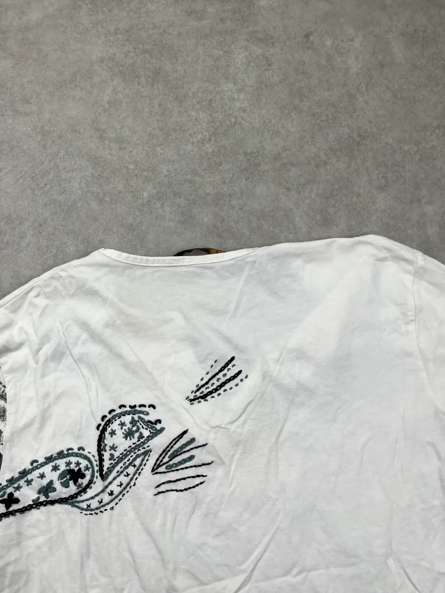 2000s Roberto Cavalli Class White Savannah Elephant Print Split Neck T-Shirt KoCanRvd 6