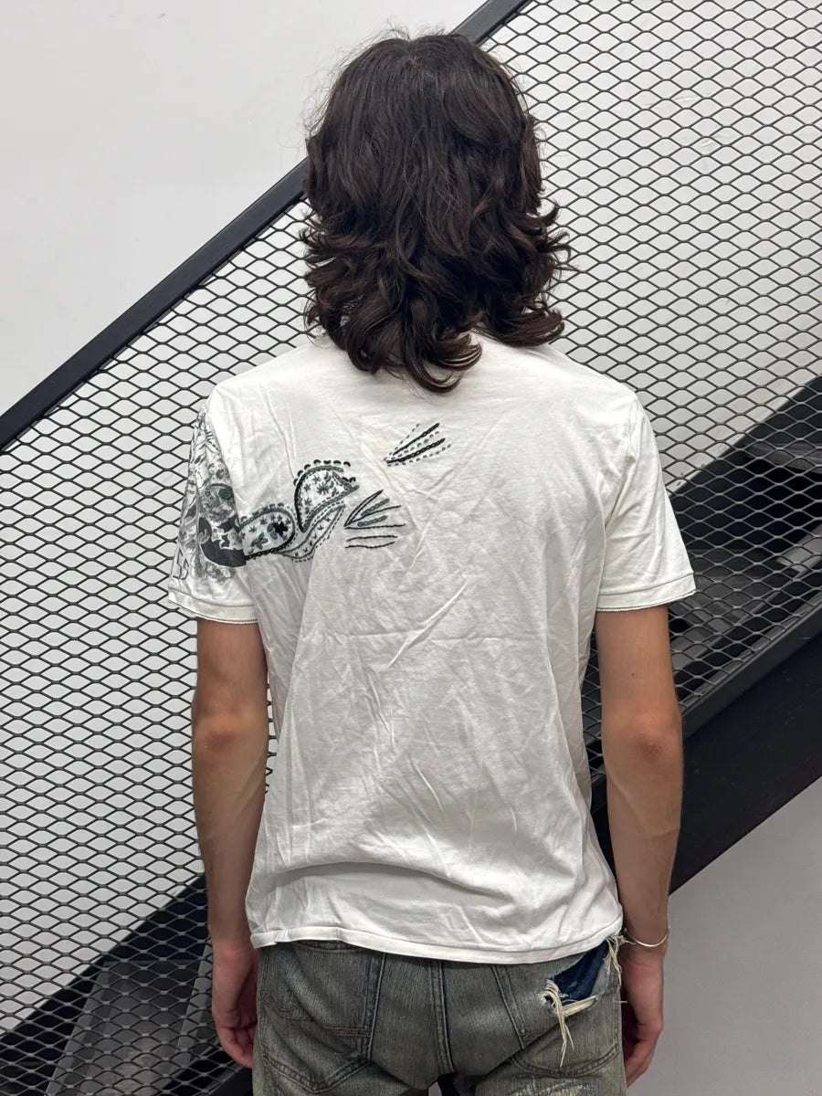2000s Roberto Cavalli Class White Savannah Elephant Print Split Neck T-Shirt KoCanRvd 2