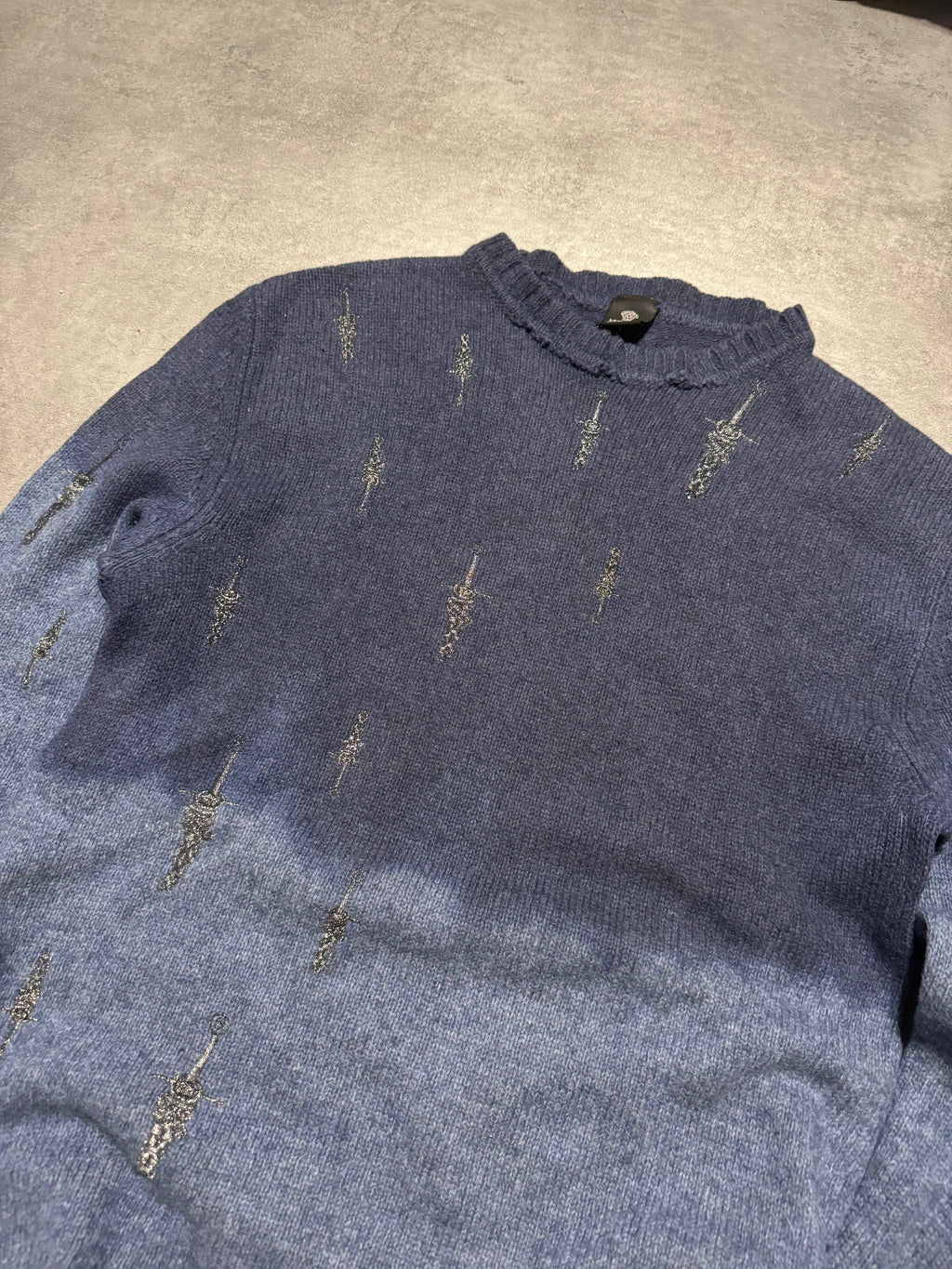 2000s Versace Navy Blue Gradient Sword Wool Sweater (L) - 5