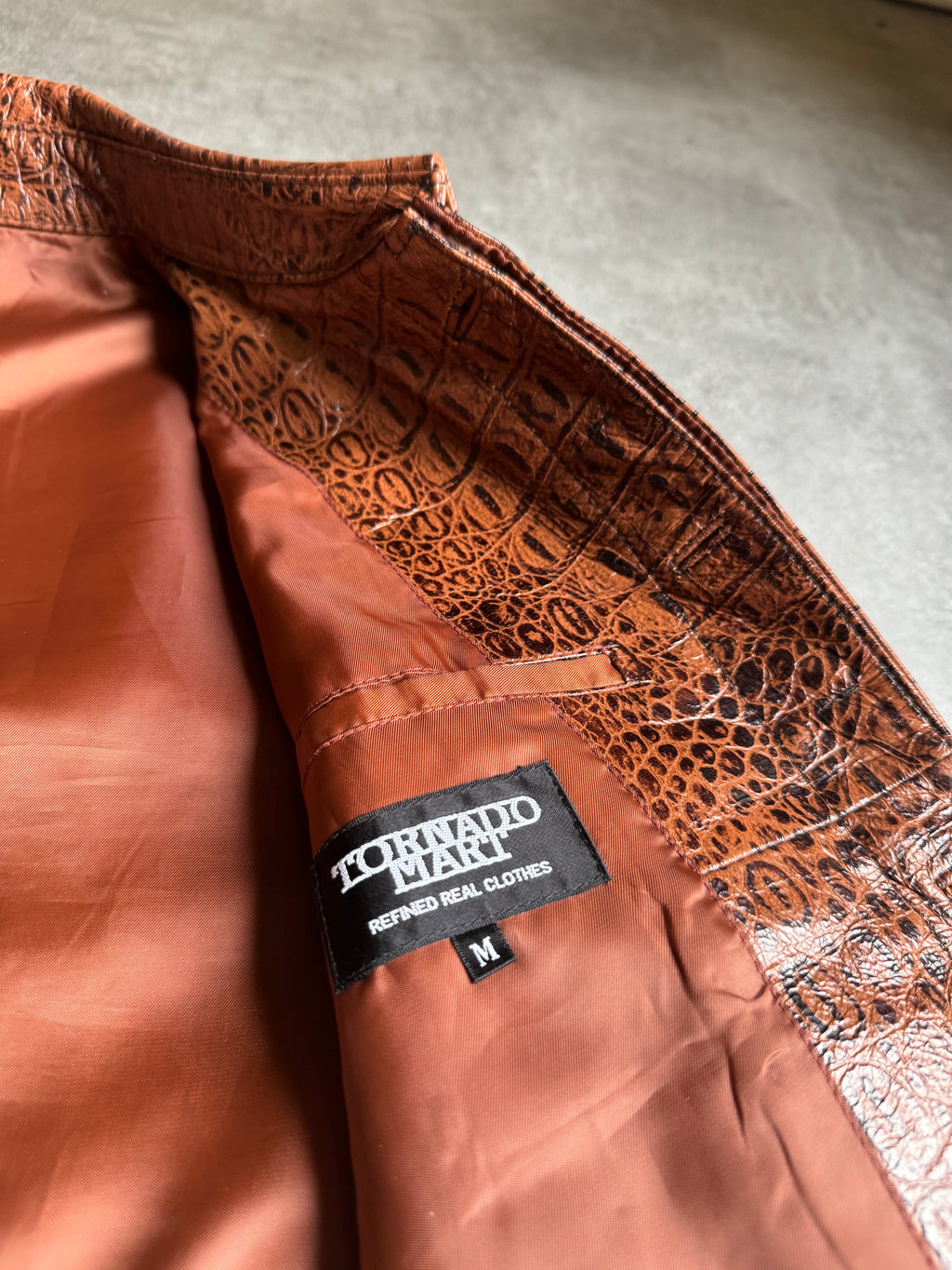 Tornado Mart Crocodile Effect Brown Leather Jacket (S) – Dolce Tornado Mart Crocodile Effect Brown Leather Jacket (S) – Dolce