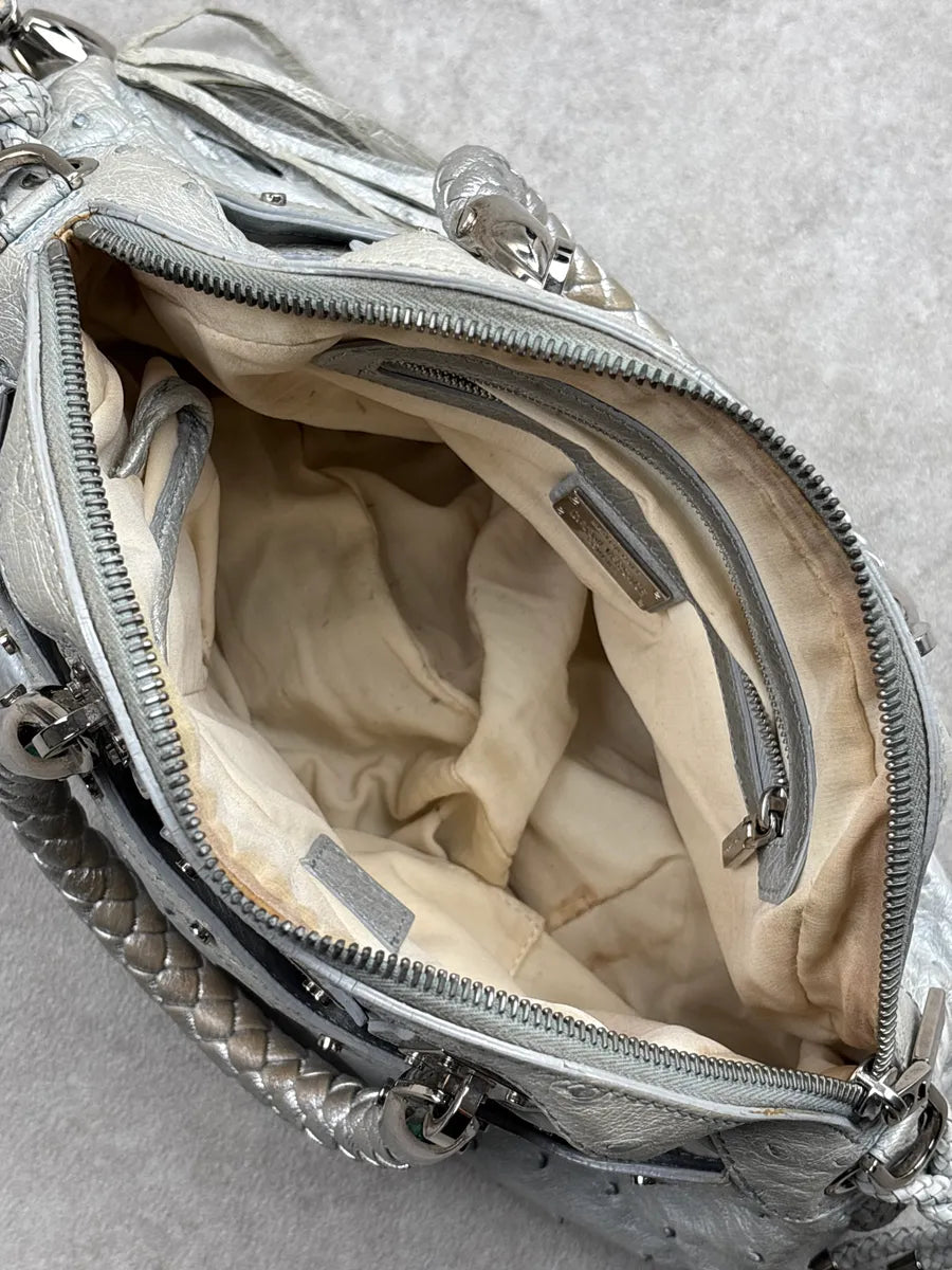 1990s Gianni Versace Couture Silver Leather Ostrich-Embossed Tassel Handle Bag QgmFcRrw 15