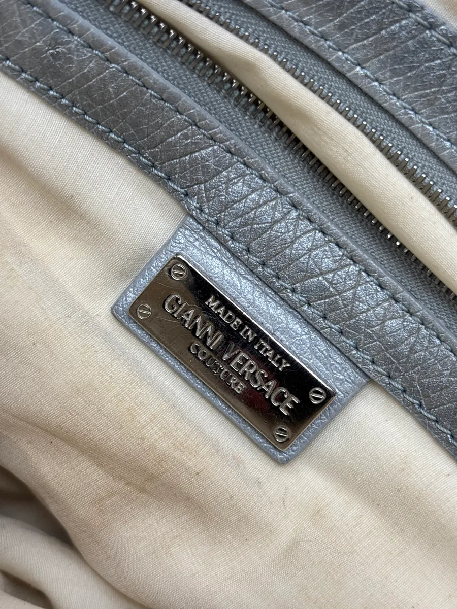 1990s Gianni Versace Couture Silver Leather Ostrich-Embossed Tassel Handle Bag QgmFcRrw 17
