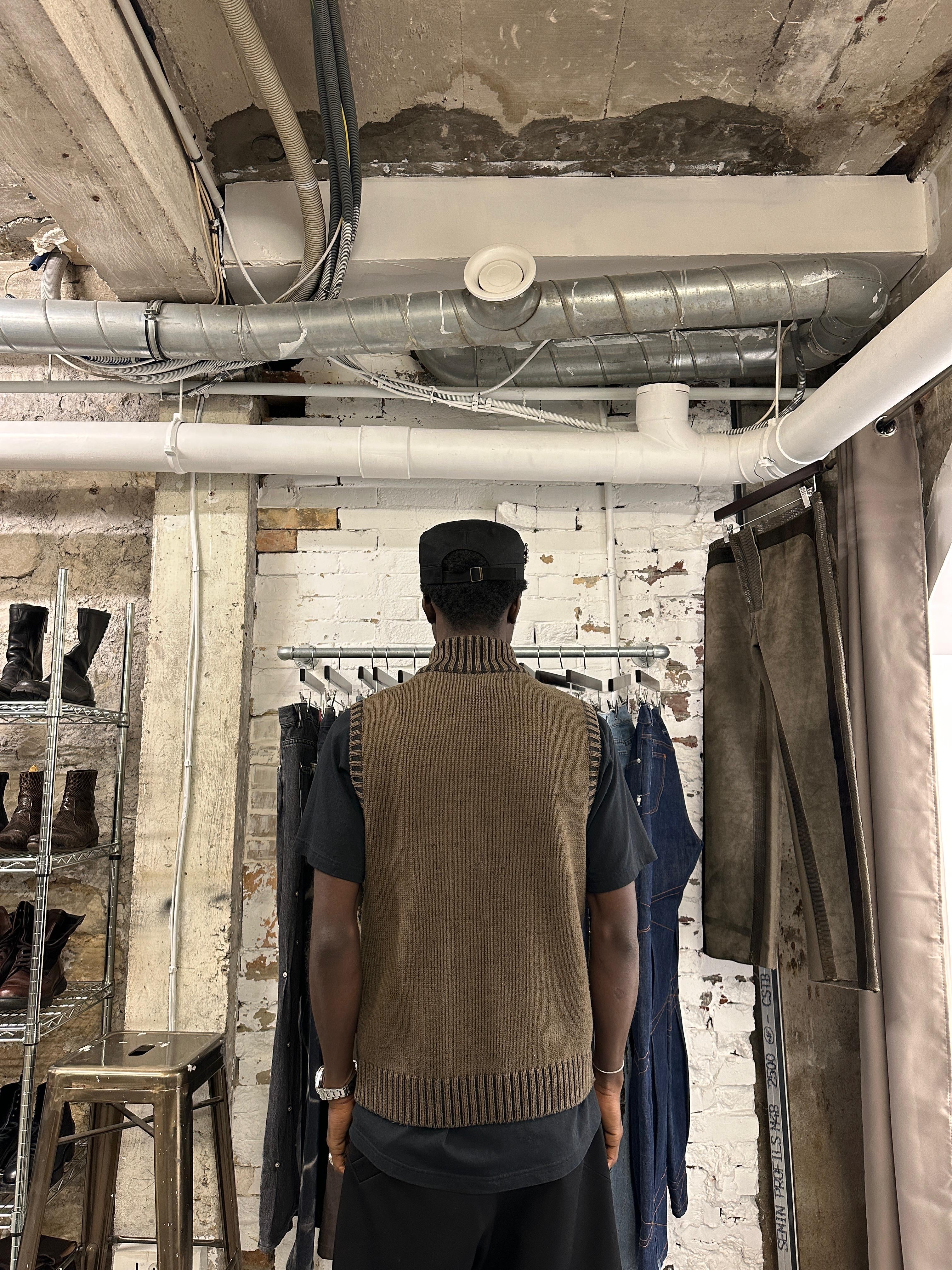 2000s Dolce & Gabbana Brown Horizon Sleeveless Zip-Up Sweater (S) - 10