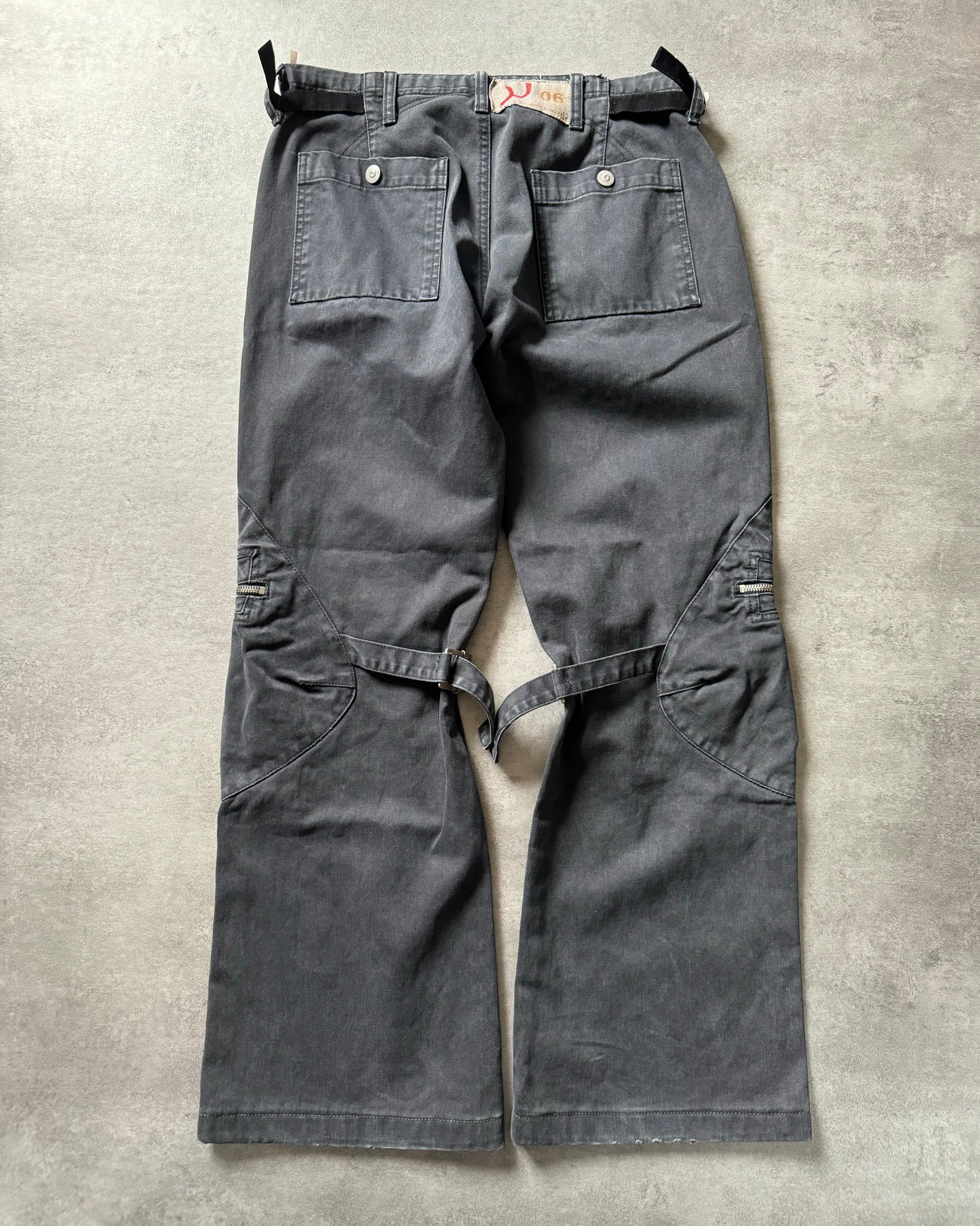 2000s Armani Grey Bondage Cargo Pants (M) - 3