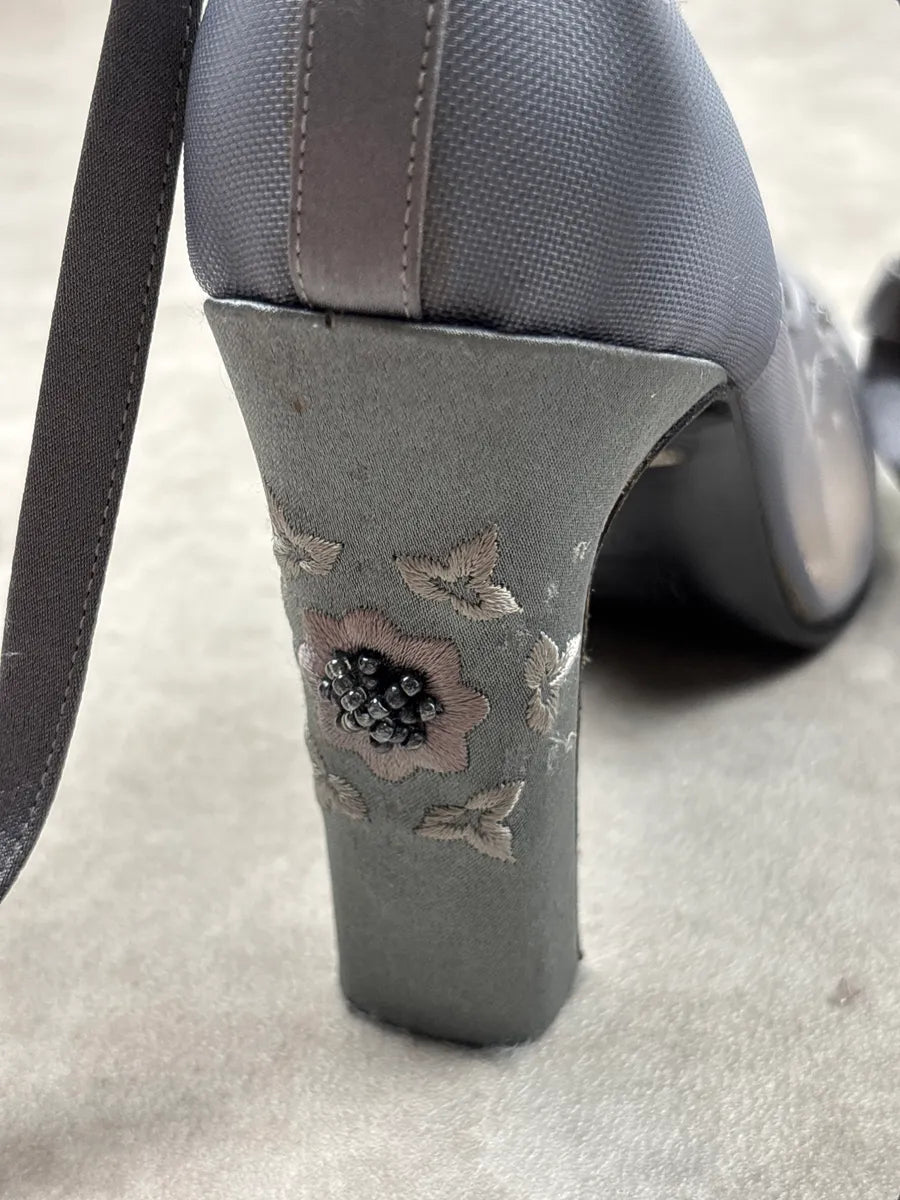 1990s Gianni Versace Grey Floral Embroidered Mesh Heels UVvyoAIR 11