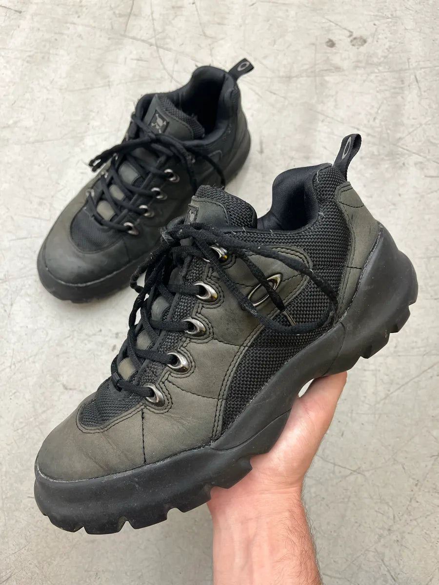 2000s Oakley Chunky Trail Black & Grey Sneakers VrXPxUCd 0
