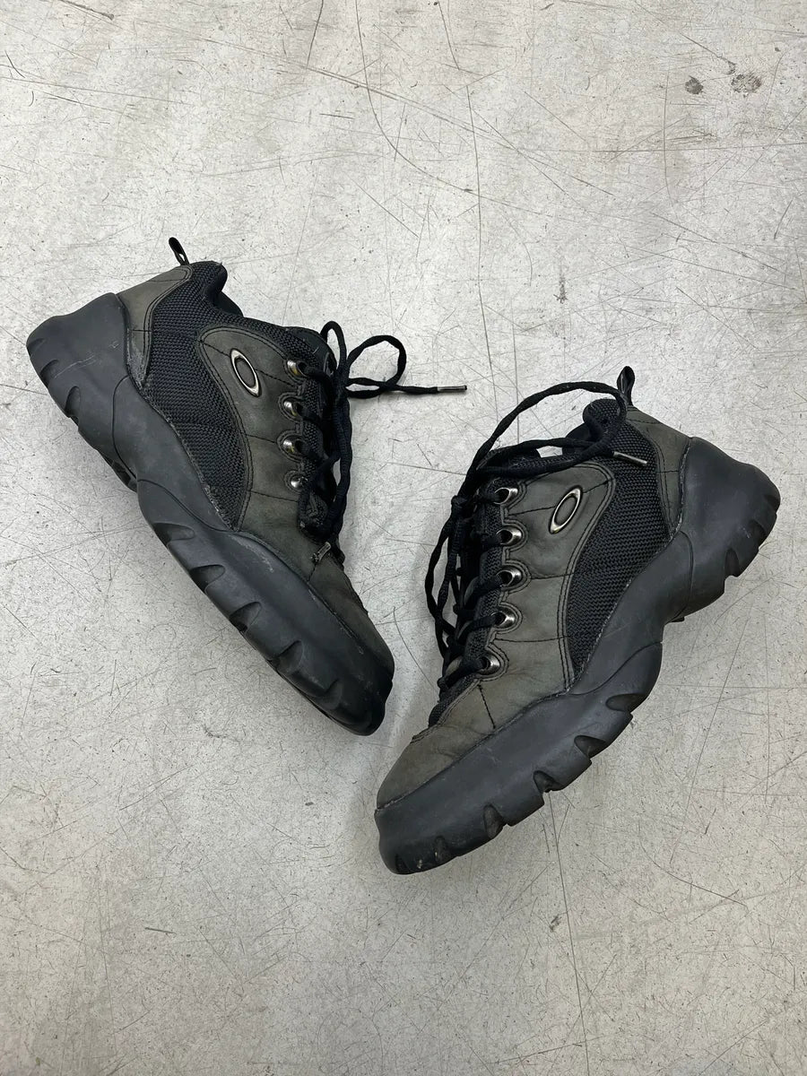 2000s Oakley Chunky Trail Black & Grey Sneakers VrXPxUCd 1
