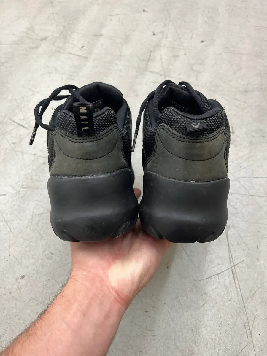 2000s Oakley Chunky Trail Black & Grey Sneakers VrXPxUCd 7