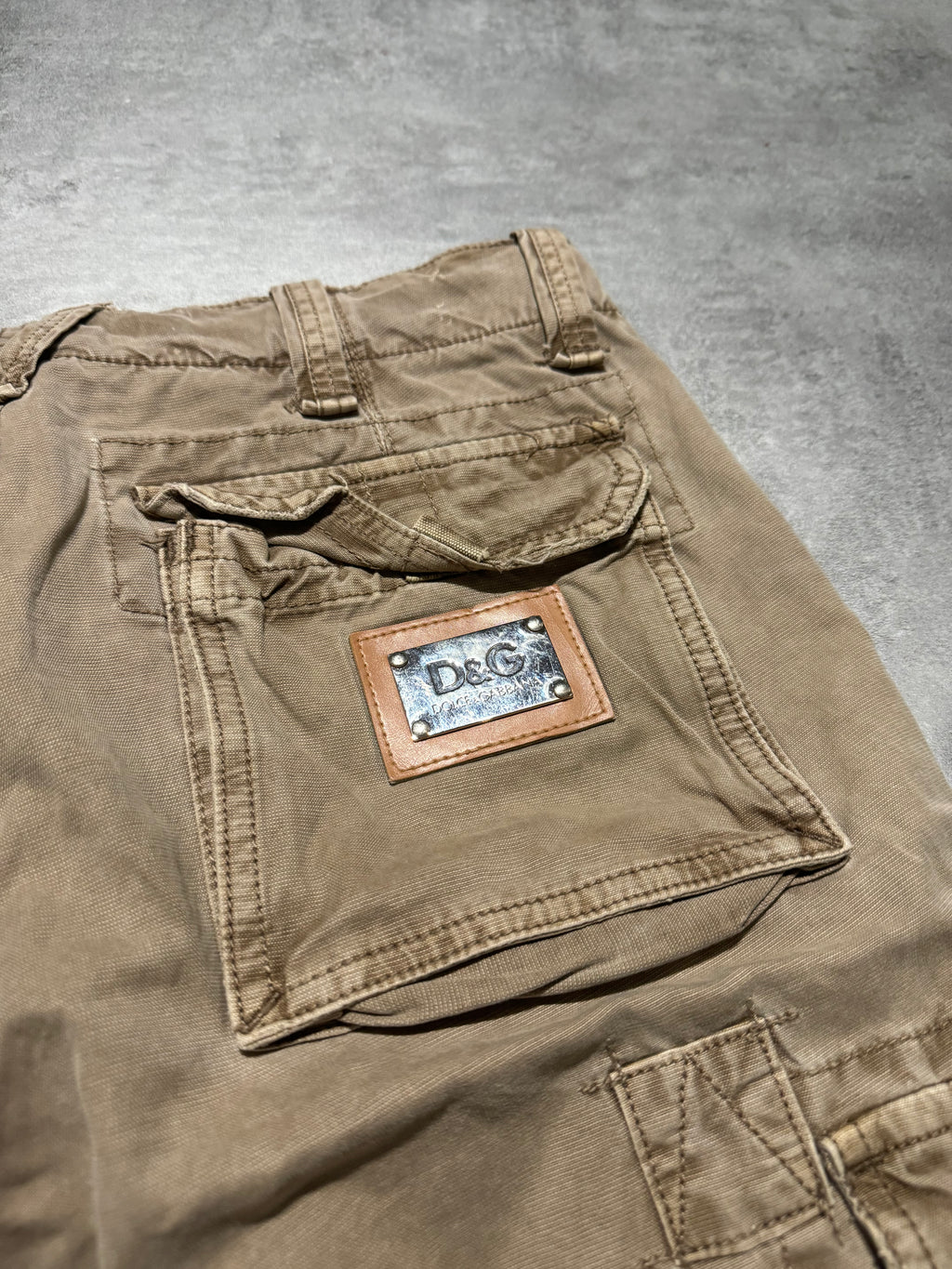 FW2006 Dolce & Gabbana Multi Pockets Cargo Beige Shorts (M) - 3