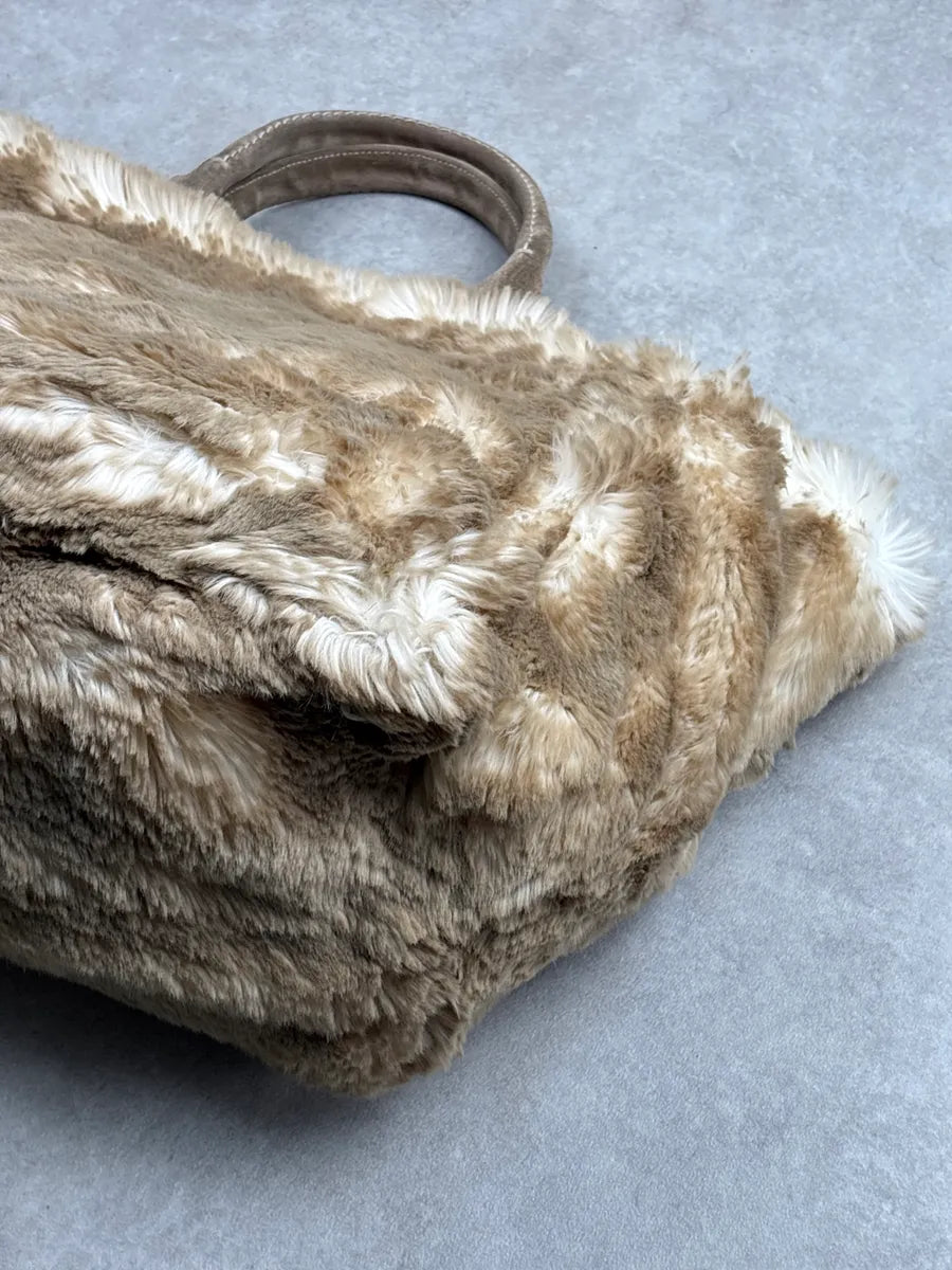 2000s Prada Beige Faux Fur Logo Handle Bag YcekEzCL 11