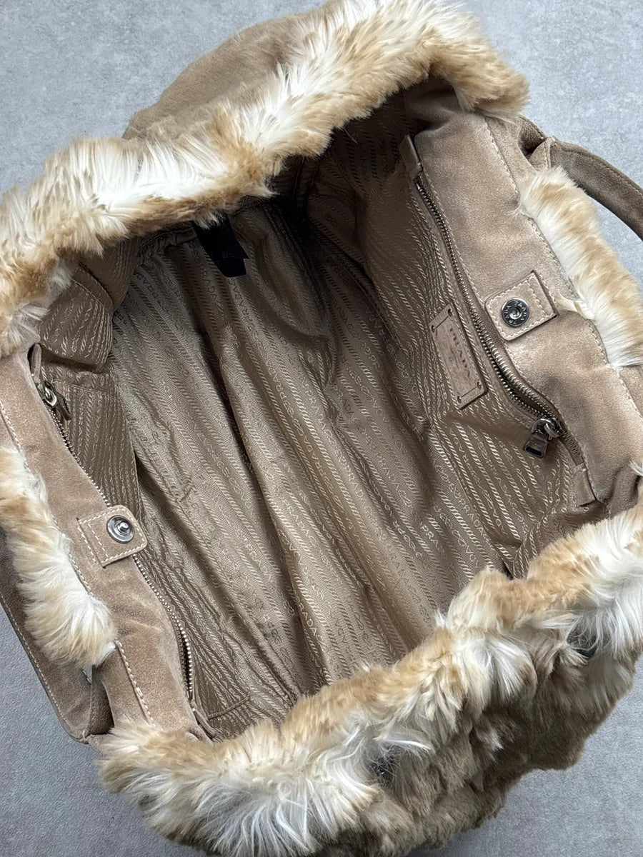 2000s Prada Beige Faux Fur Logo Handle Bag YcekEzCL 14