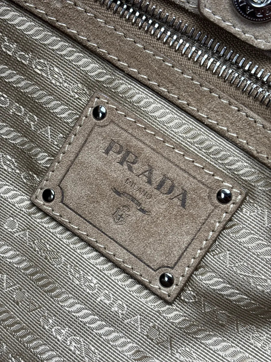 2000s Prada Beige Faux Fur Logo Handle Bag YcekEzCL 20