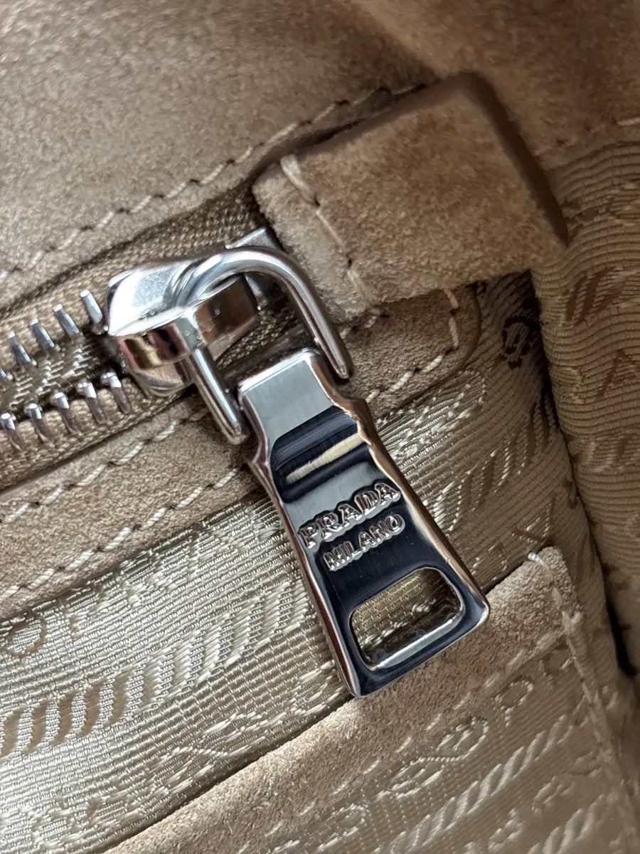 2000s Prada Beige Faux Fur Logo Handle Bag YcekEzCL 21