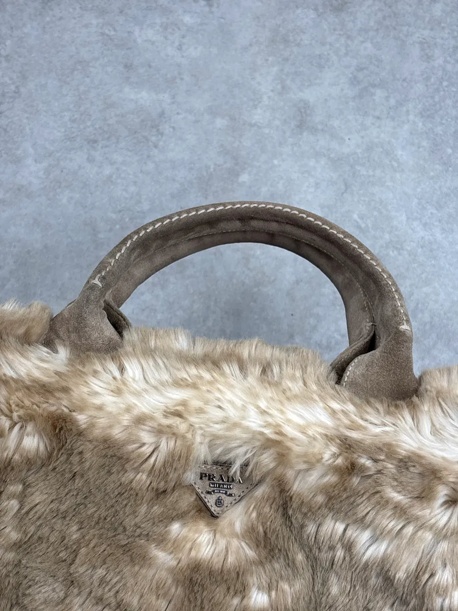2000s Prada Beige Faux Fur Logo Handle Bag YcekEzCL 16