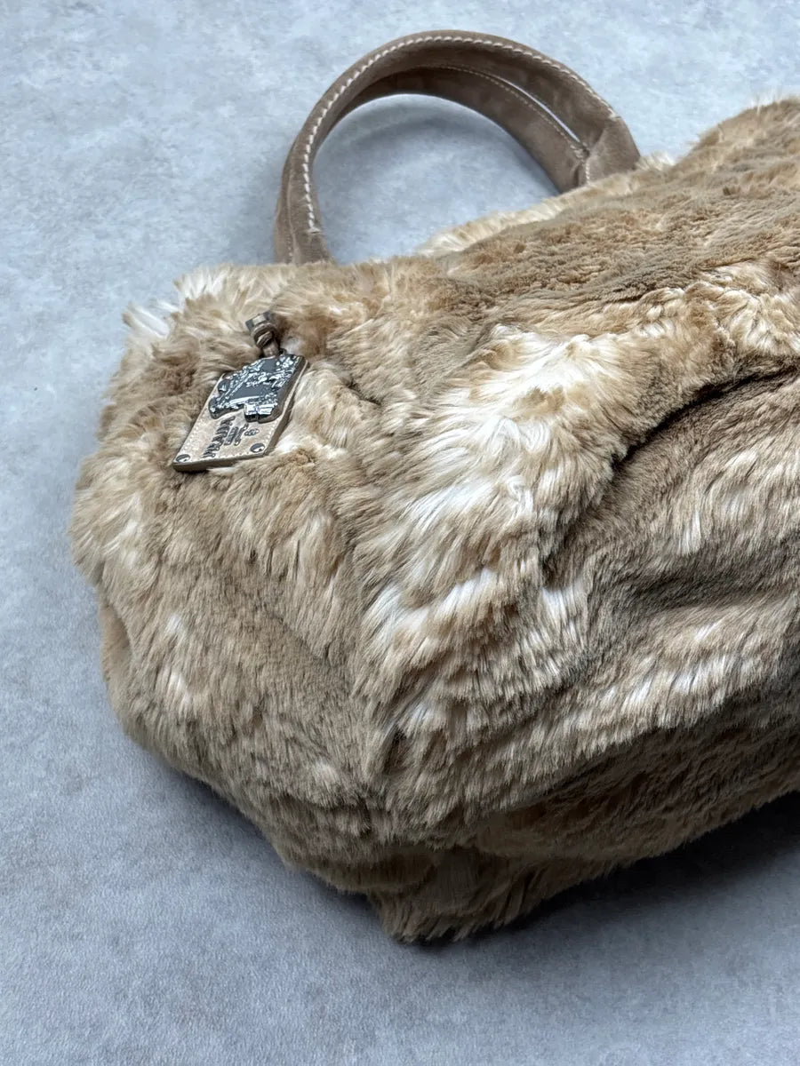 2000s Prada Beige Faux Fur Logo Handle Bag YcekEzCL 18