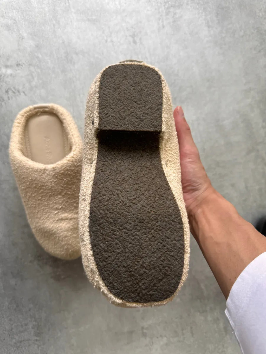 Acne Studios Beige Shearling Clogs VqMvtqX 4