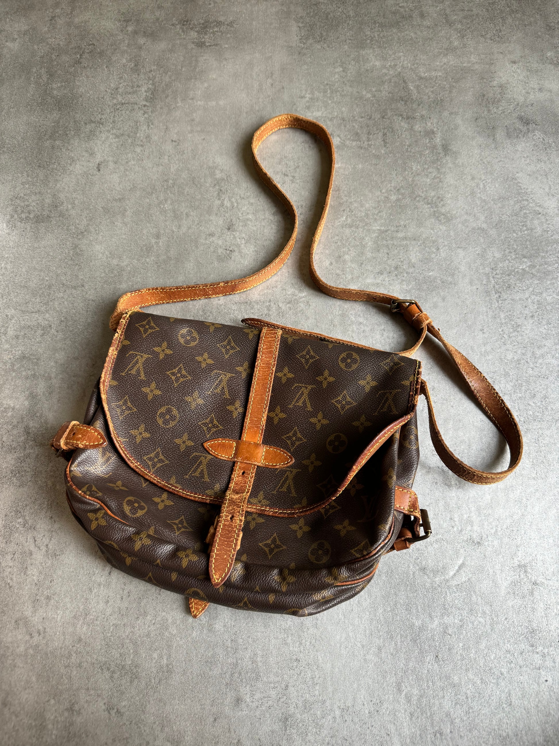 1980 Louis Vuitton Saumur 30 Shoulder Bag  (OS) - 11