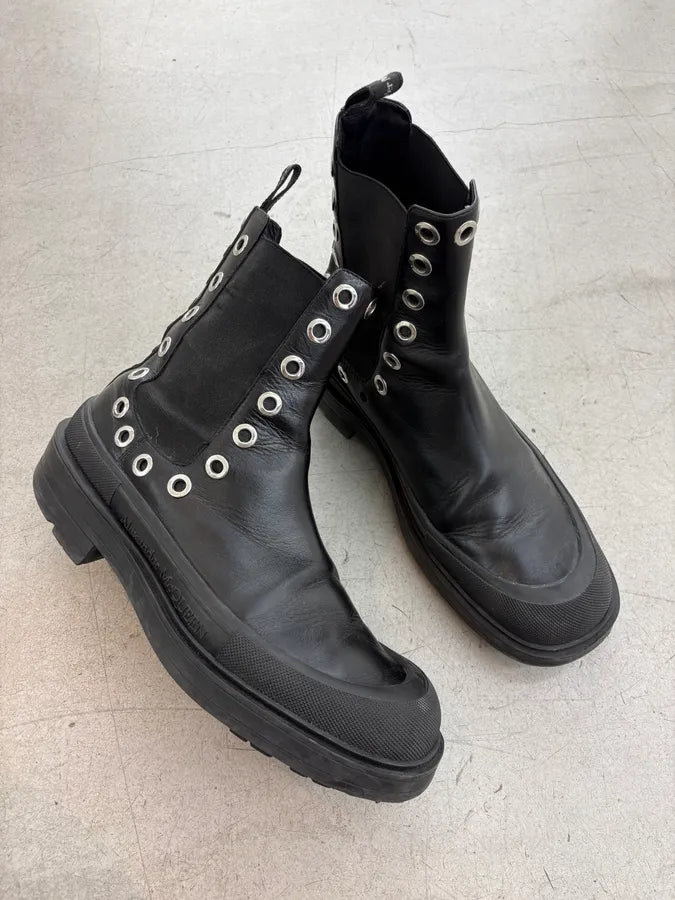 Alexander McQueen Black Eyelet Chelsea Leather Boots miQvEOB 4