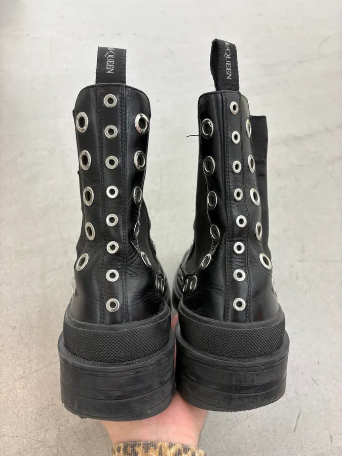 Alexander McQueen Black Eyelet Chelsea Leather Boots miQvEOB 5