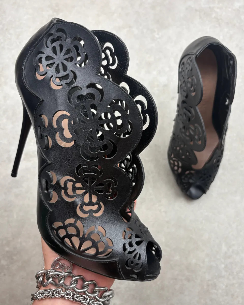 Alexander McQueen Black Leather Lasercut Peep-Toe Heels JQaBgLa 0