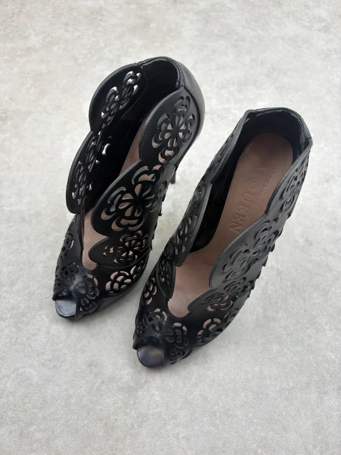 Alexander McQueen Black Leather Lasercut Peep-Toe Heels JQaBgLa 2