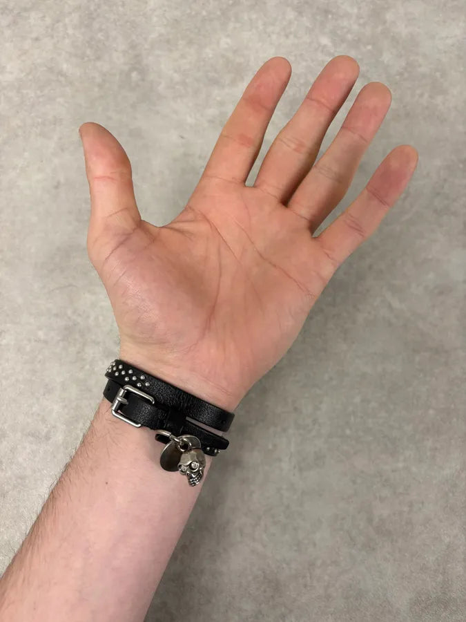 Alexander McQueen Black Studded Skull Charm Leather Bracelet waWRIbC 1