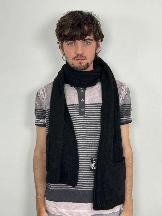 AW2003 Dolce & Gabbana Black Wool Pocket Scarf NbzPTyM 0