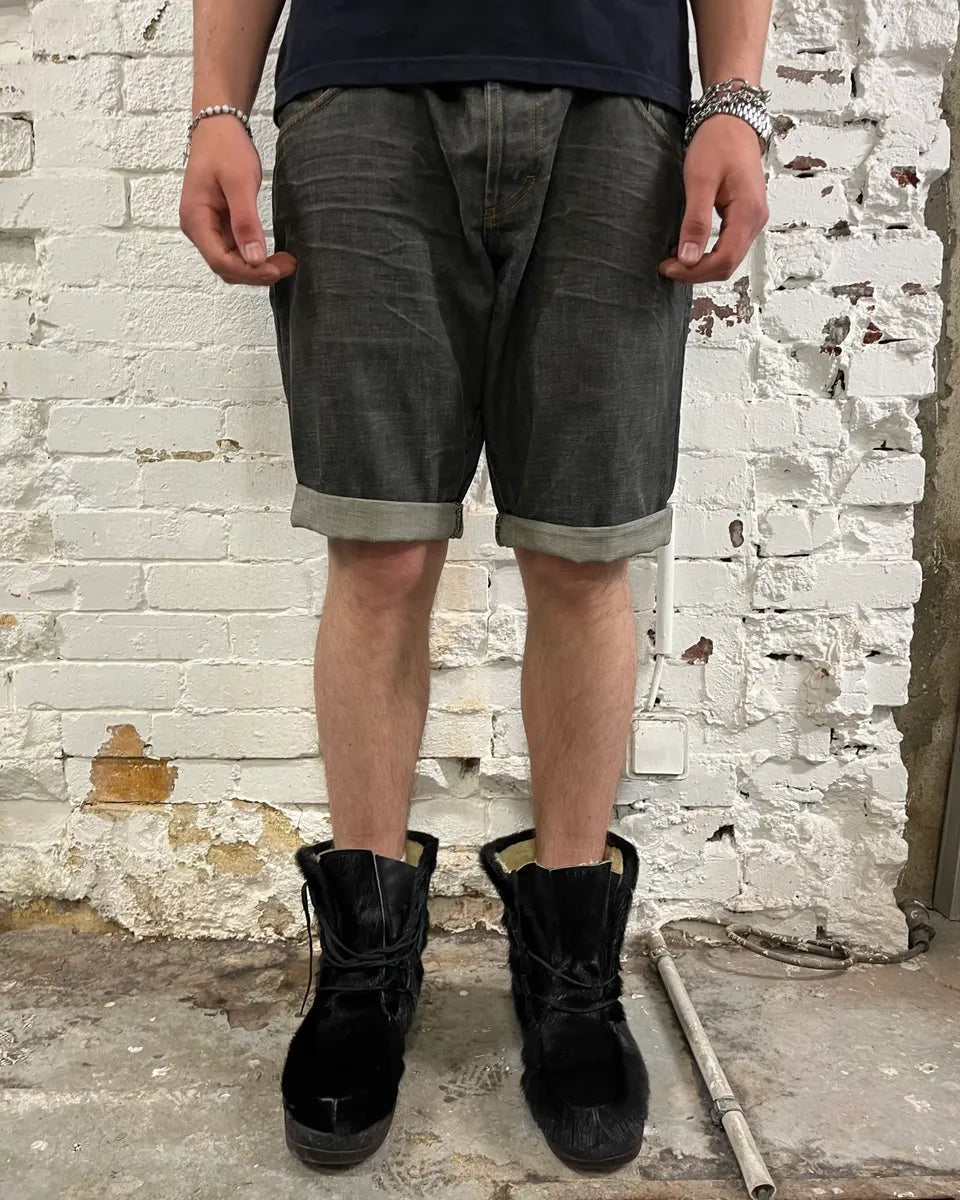 AW2003 Dolce & Gabbana Double Waisted Grey Denim Shorts ZGCWDPU 1