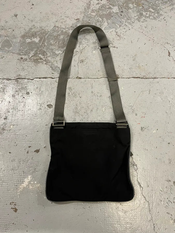 AW2004 Prada Black Nylon Contemporary Shoulder Bag HmdeQqe 6
