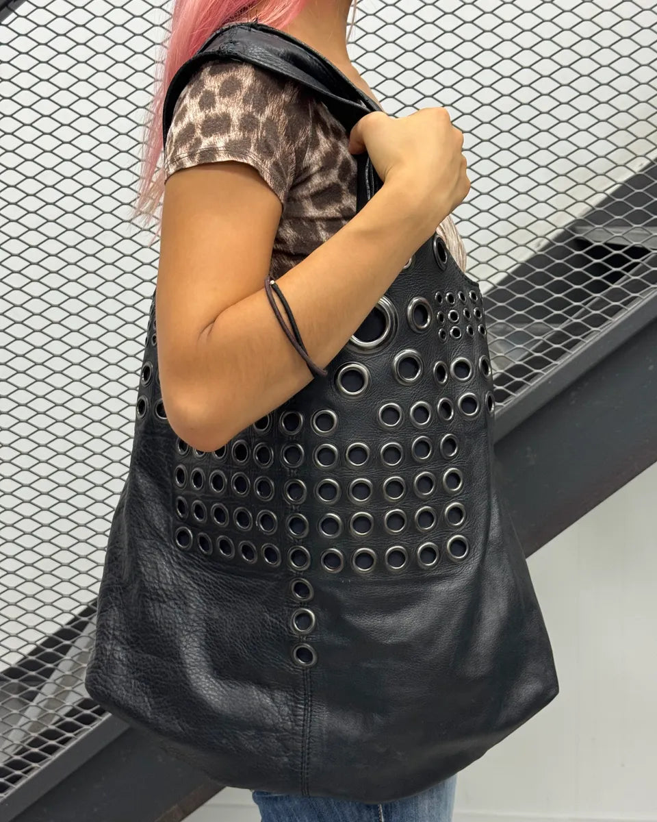AW2011 Givenchy Black Leather Perfored Handle Bag by Riccardo Tisci ubKucuZ 1