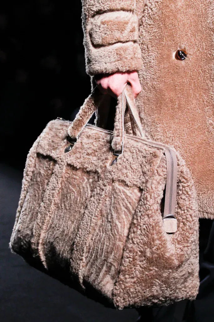 AW2012 Maison Margiela Beige Shearling Fur Crossbody Bag  vgxffDN 1