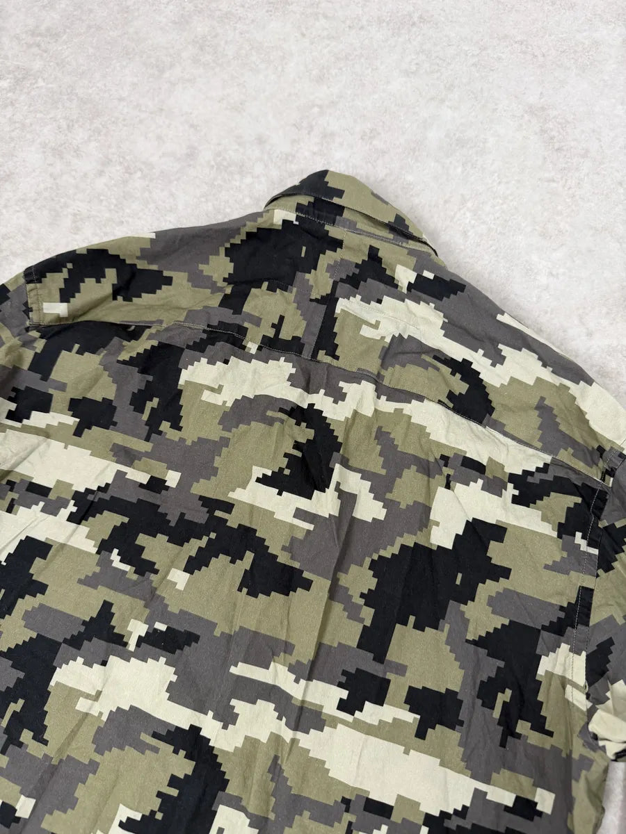 AW2015 Givenchy Camo Green Shirt by Riccardo Tisci WFBvguw 5
