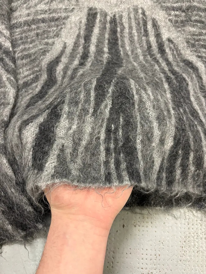 AW2018 Emporio Armani Grey Geometric Mohair Sweater ZXOkKyV 7