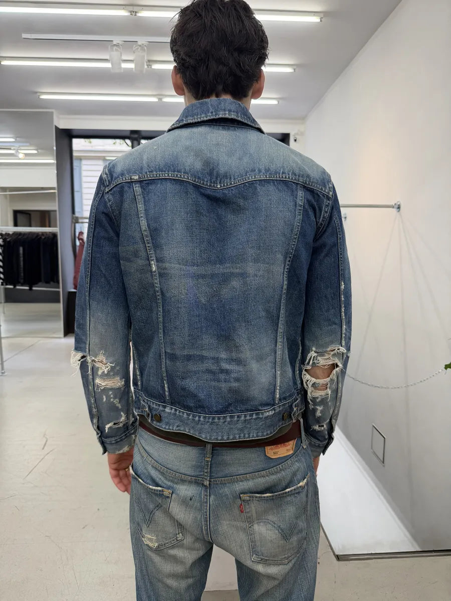 AW2019 Saint Laurent Blue Distressed Denim Jacket FeWMXvO 2