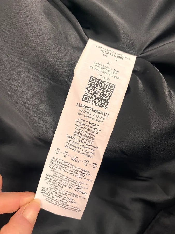 AW2022 Emporio Armani Black Asymmetrical Zip Cropped Bomber Jacket tApXHki 11