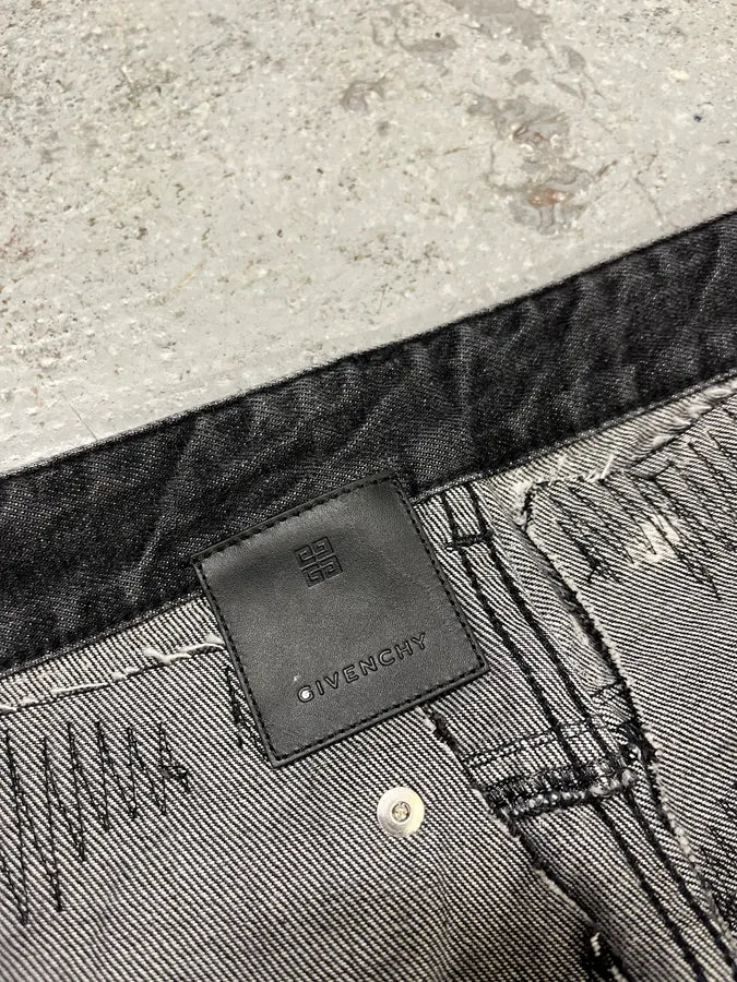 AW2022 Givenchy Distressed Monochrome Slim Jeans agKwNSB 6