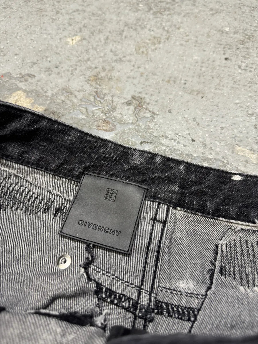 AW2022 Givenchy Distressed Monochrome Slim Jeans  CyYYXfb 11