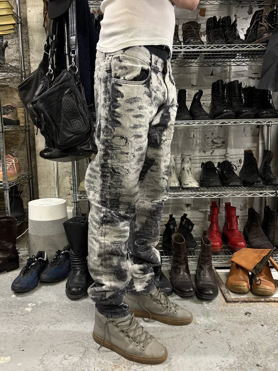 AW2022 Givenchy Distressed Monochrome Slim Jeans  CyYYXfb 2