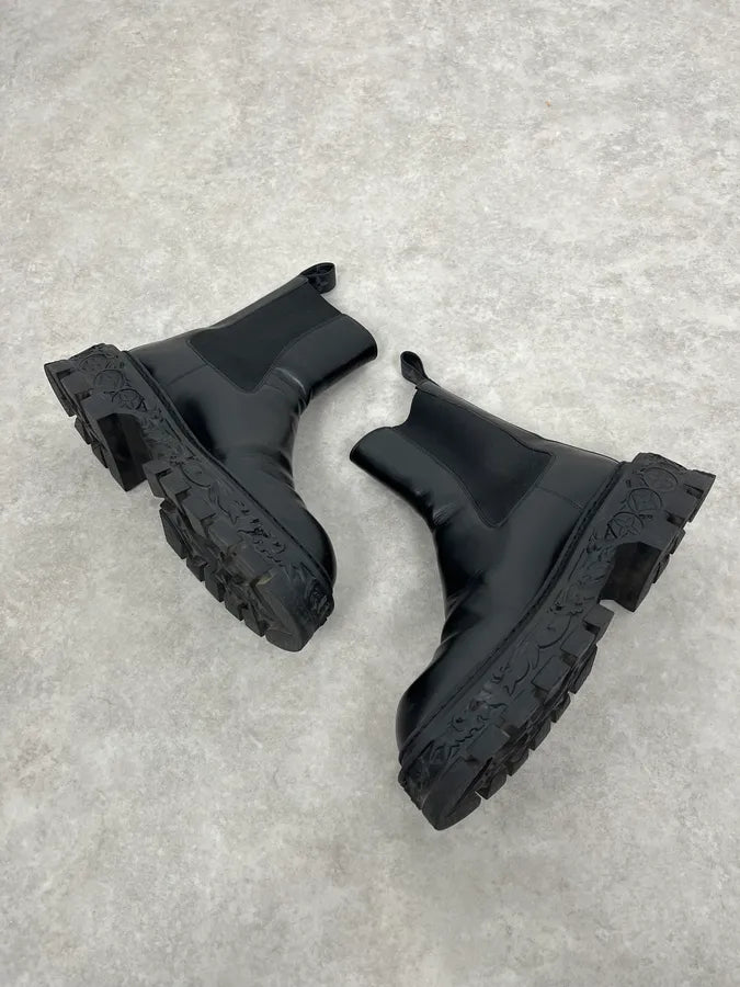 AW2022 Louis Vuitton Ornamented Sole Black Boots ZJIwjUl 2