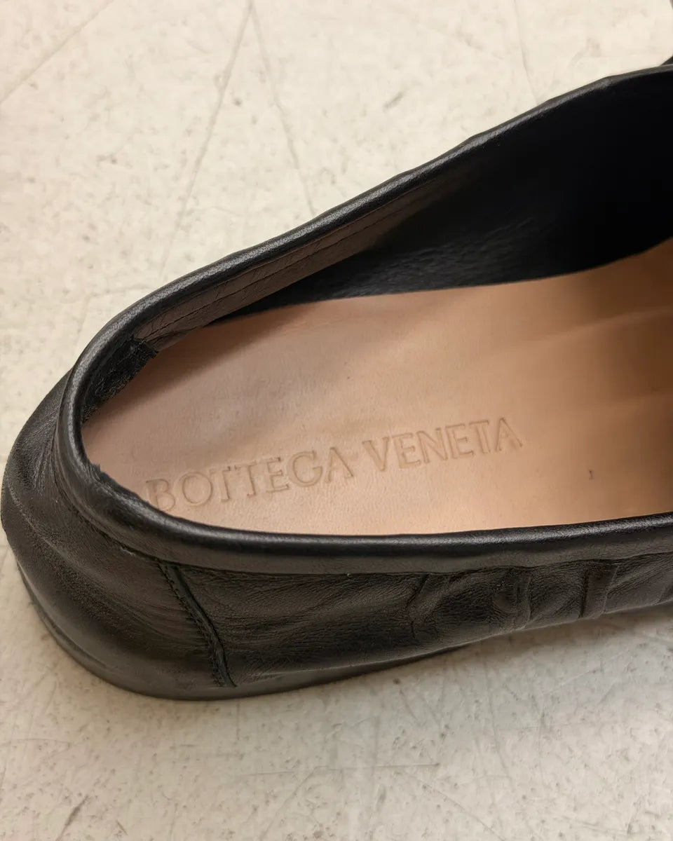 AW2023 Bottega Veneta Black Astaire Leather Loafers by Matthieu Blazy wEUObYG 8