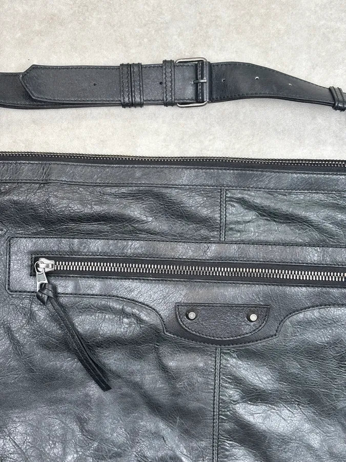 2010s Balenciaga Black Leather City Crossbody Bag CBRkFJW 4